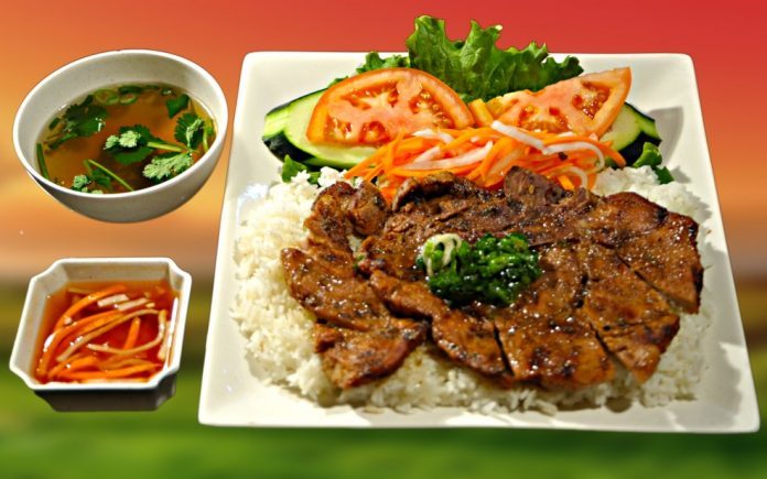 32-com-suon-nuong-988x617-696x435